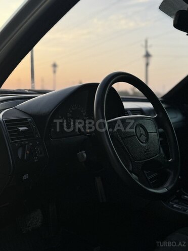 Mercedes C 200 2000, 361,000 km - 2.0 l - Saatlı