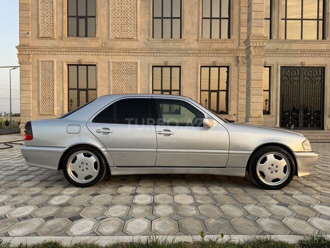 Mercedes C 200 2000, 361,000 km - 2.0 l - Saatlı