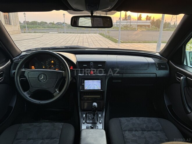 Mercedes C 200 2000, 361,000 km - 2.0 l - Saatlı