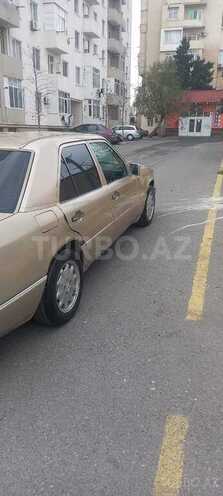 Mercedes E 250 1993, 370,000 km - 2.5 l - Bakı