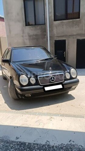 Mercedes E 420 1996, 222,222 km - 4.2 l - Quba