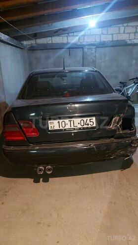 Mercedes E 420 1996, 222,000 km - 4.2 l - Quba