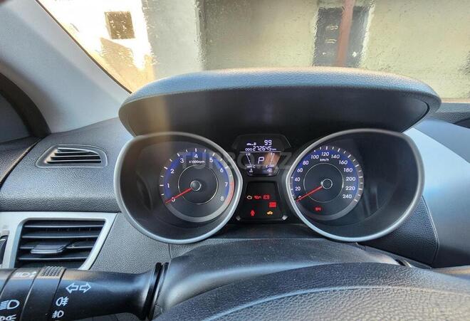 Hyundai Elantra 2011, 270,000 km - 1.8 l - Bakı