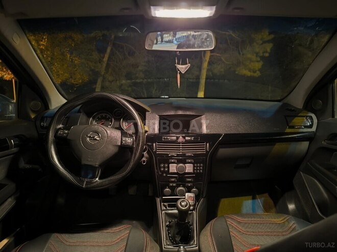 Opel Astra 2006, 275,000 km - 1.4 l - Quba
