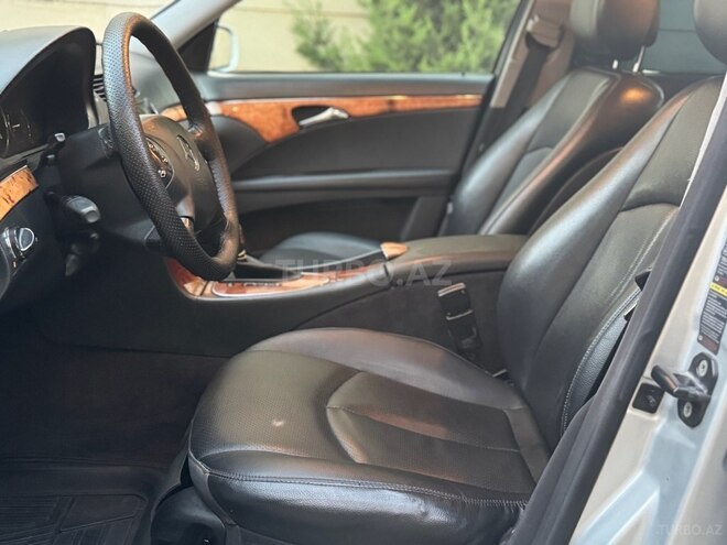 Mercedes E 280-8