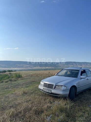 Mercedes E 250 1996, 537,000 km - 2.5 l - Qusar