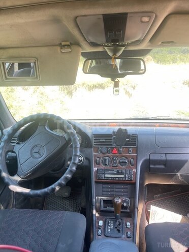 Mercedes E 250 1996, 537,000 km - 2.5 l - Qusar