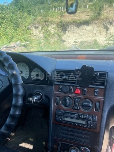 Mercedes E 250 1996, 537,000 km - 2.5 l - Qusar