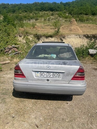 Mercedes E 250 1996, 537,000 km - 2.5 l - Qusar