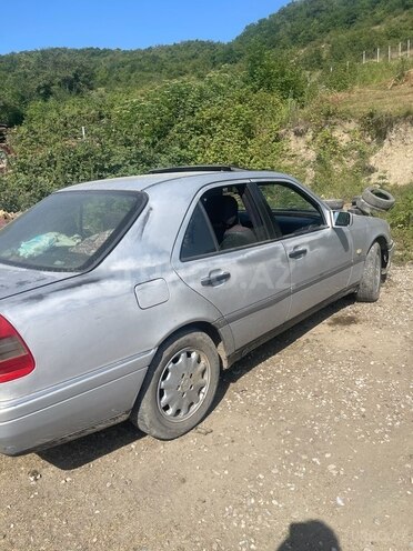 Mercedes E 250 1996, 537,000 km - 2.5 l - Qusar