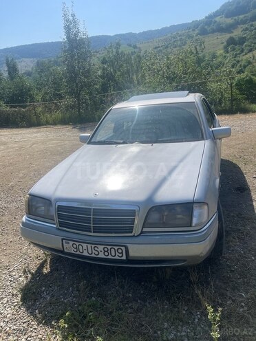 Mercedes E 250 1996, 537,000 km - 2.5 l - Qusar