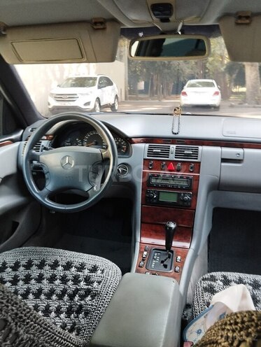 Mercedes E 240 1998, 245,000 km - 2.4 l - Mingəçevir