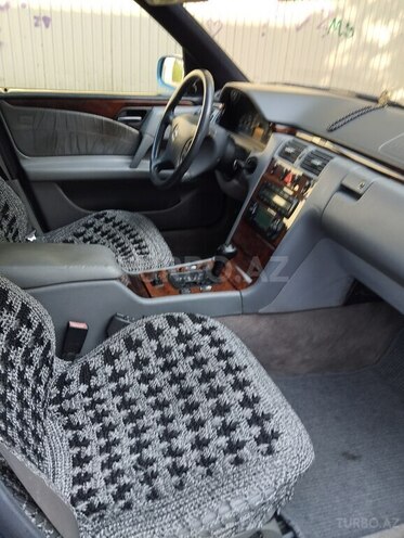 Mercedes E 240 1998, 245,000 km - 2.4 l - Mingəçevir
