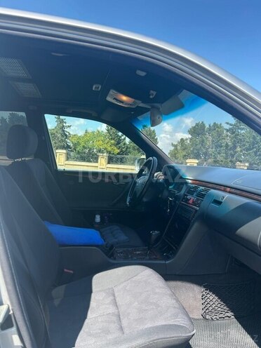 Mercedes E 270 2000, 274,000 km - 2.7 л - Bakı