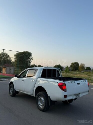 Mitsubishi L200 2015, 360,000 km - 2.5 l - Naxçıvan