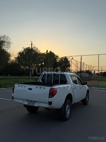 Mitsubishi L200 2015, 360,000 km - 2.5 l - Naxçıvan