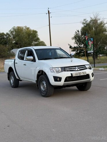 Mitsubishi L200 2015, 360,000 km - 2.5 l - Naxçıvan