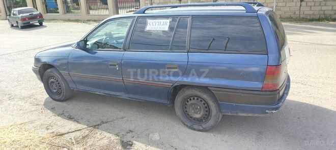 Opel Astra 1995, 465,000 km - 1.6 л - Quba