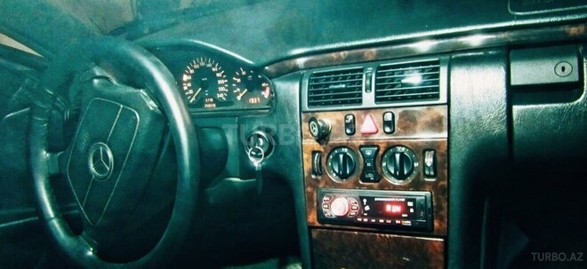 Mercedes E 230 1997, 259,542 km - 2.3 l - İsmayıllı