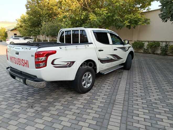 Mitsubishi L200 2016, 275,000 km - 2.4 l - Bakı