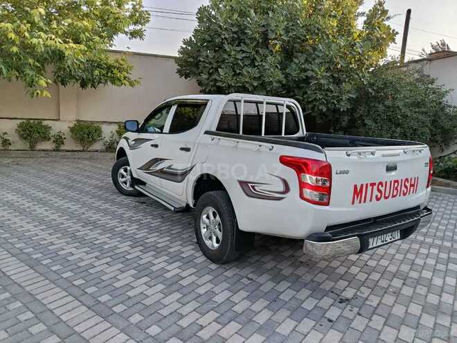Mitsubishi L200 2016, 275,000 km - 2.4 l - Bakı