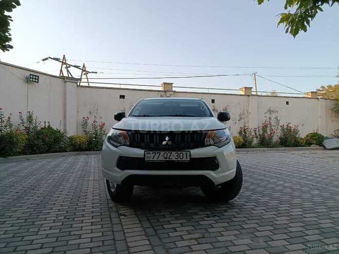 Mitsubishi L200 2016, 275,000 km - 2.4 l - Bakı