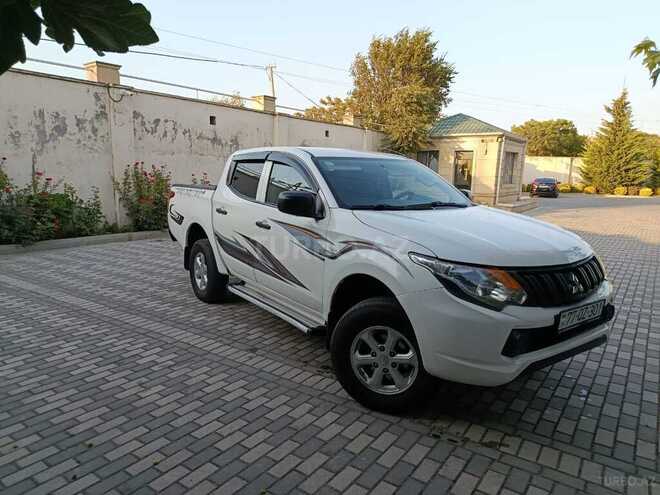 Mitsubishi L200 2016, 275,000 km - 2.4 l - Bakı