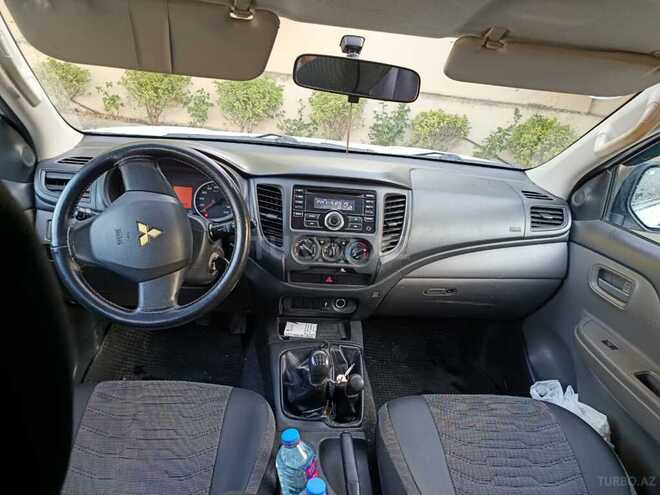 Mitsubishi L200 2016, 275,000 km - 2.4 l - Bakı
