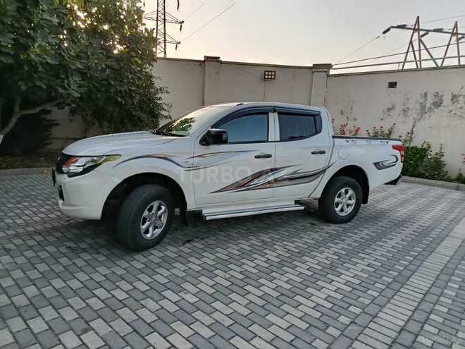 Mitsubishi L200 2016, 275,000 km - 2.4 l - Bakı