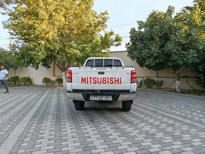 Mitsubishi L200 2016, 275,000 km - 2.4 l - Bakı