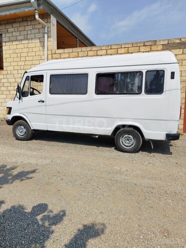 Mercedes 208 D 1991, 420,000 km - 2.3 л - Şəmkir