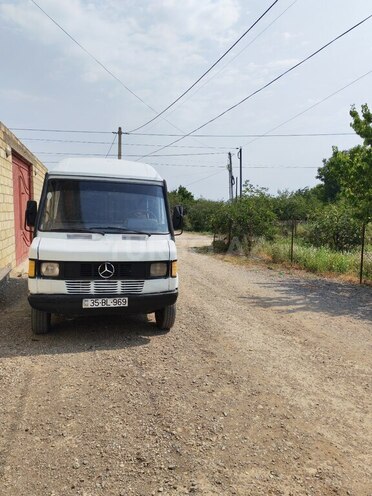 Mercedes 208 D 1991, 420,000 km - 2.3 л - Şəmkir