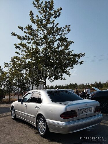 Mercedes E 270 2001, 445,215 km - 2.7 l - Sumqayıt
