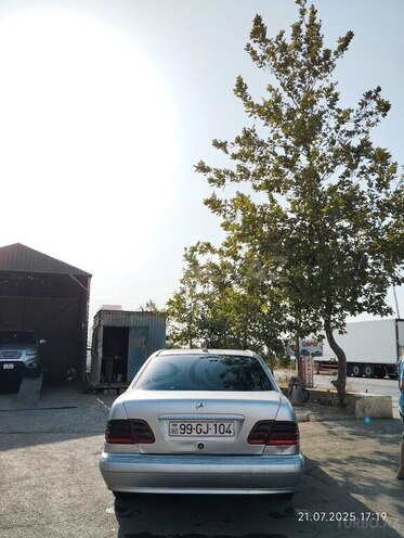 Mercedes E 270 2001, 445,215 km - 2.7 l - Sumqayıt