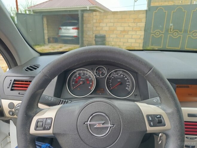 Opel Astra 2008, 295,179 km - 1.4 l - Qusar