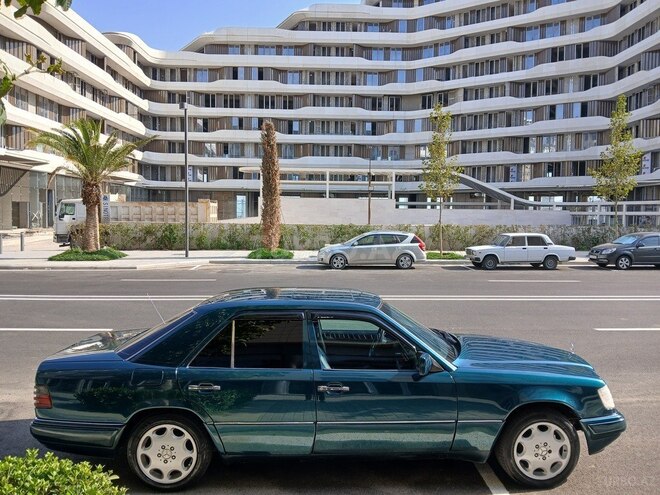 Mercedes E 220 1995, 491,000 km - 2.2 l - Bakı
