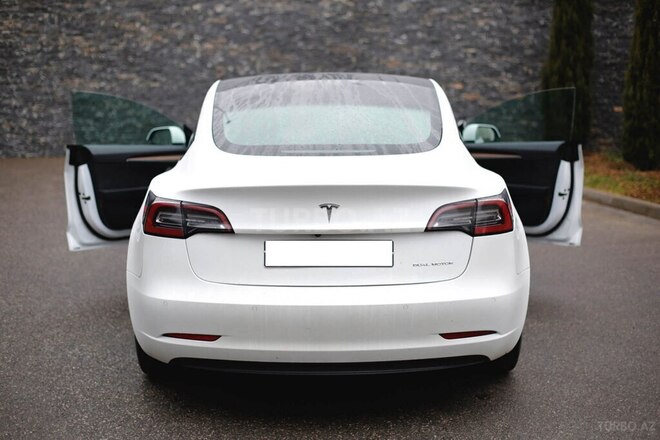 Tesla Model 3-7