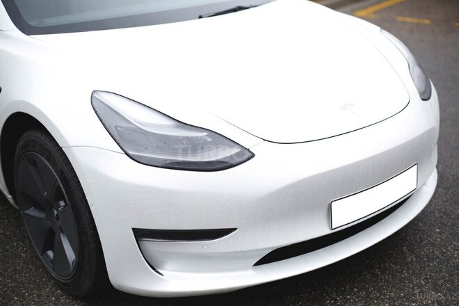 Tesla Model 3-9