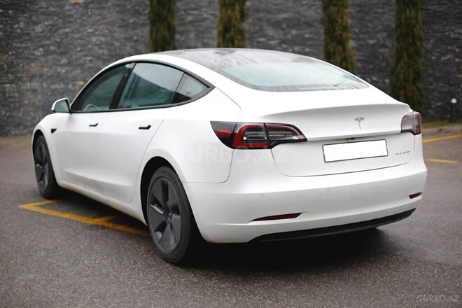 Tesla Model 3-11