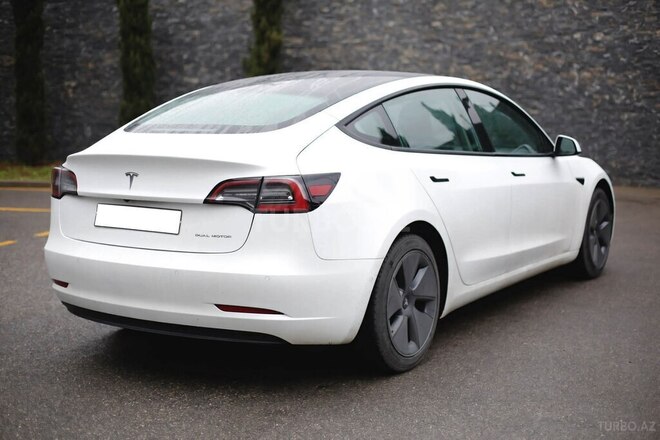 Tesla Model 3-10