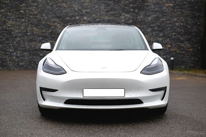 Tesla Model 3-13