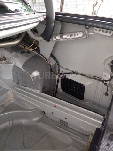 Mercedes E 240 2000, 180,291 km - 2.4 l - Saatlı