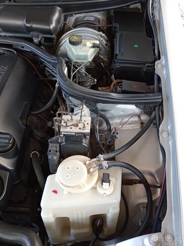 Mercedes E 240 2000, 180,291 km - 2.4 l - Saatlı
