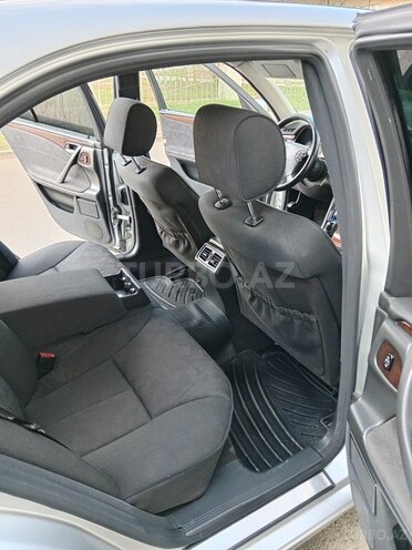 Mercedes E 240 2000, 180,291 km - 2.4 l - Saatlı