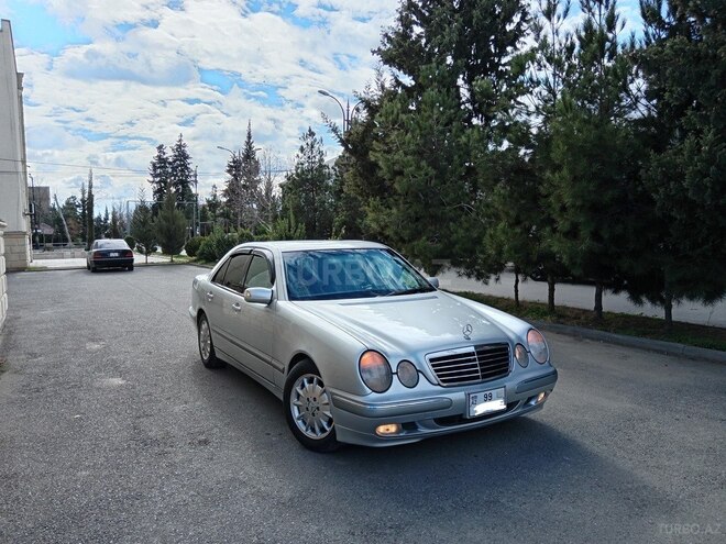 Mercedes E 240 2000, 180,291 km - 2.4 l - Saatlı