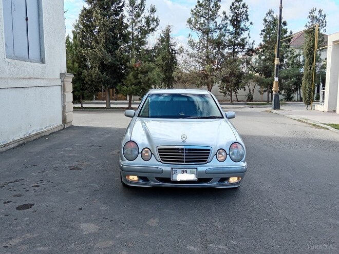 Mercedes E 240 2000, 180,291 km - 2.4 l - Saatlı