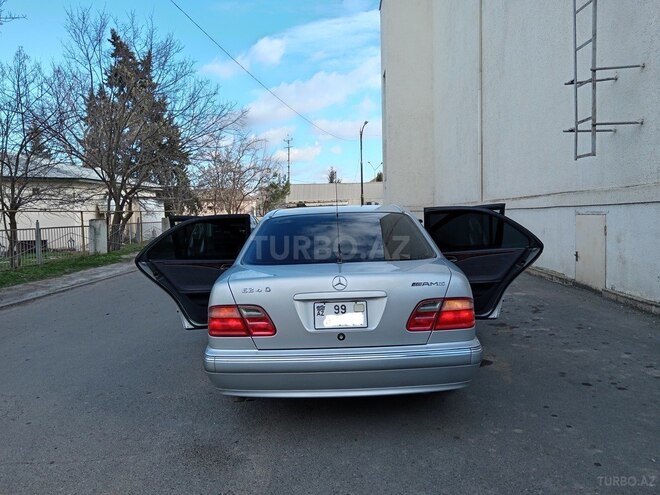 Mercedes E 240 2000, 180,291 km - 2.4 l - Saatlı