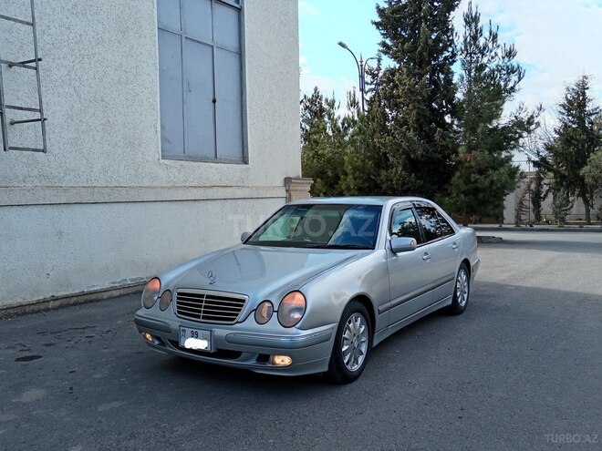 Mercedes E 240 2000, 180,291 km - 2.4 l - Saatlı
