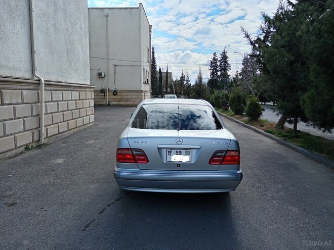 Mercedes E 240 2000, 180,291 km - 2.4 l - Saatlı