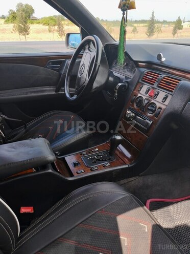 Mercedes E 230 1996, 480,563 km - 2.3 l - Quba